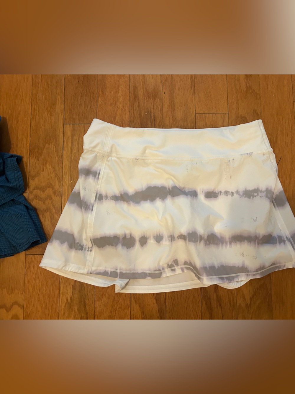 lululemon athletica White and Gray Tie-Dye Skort